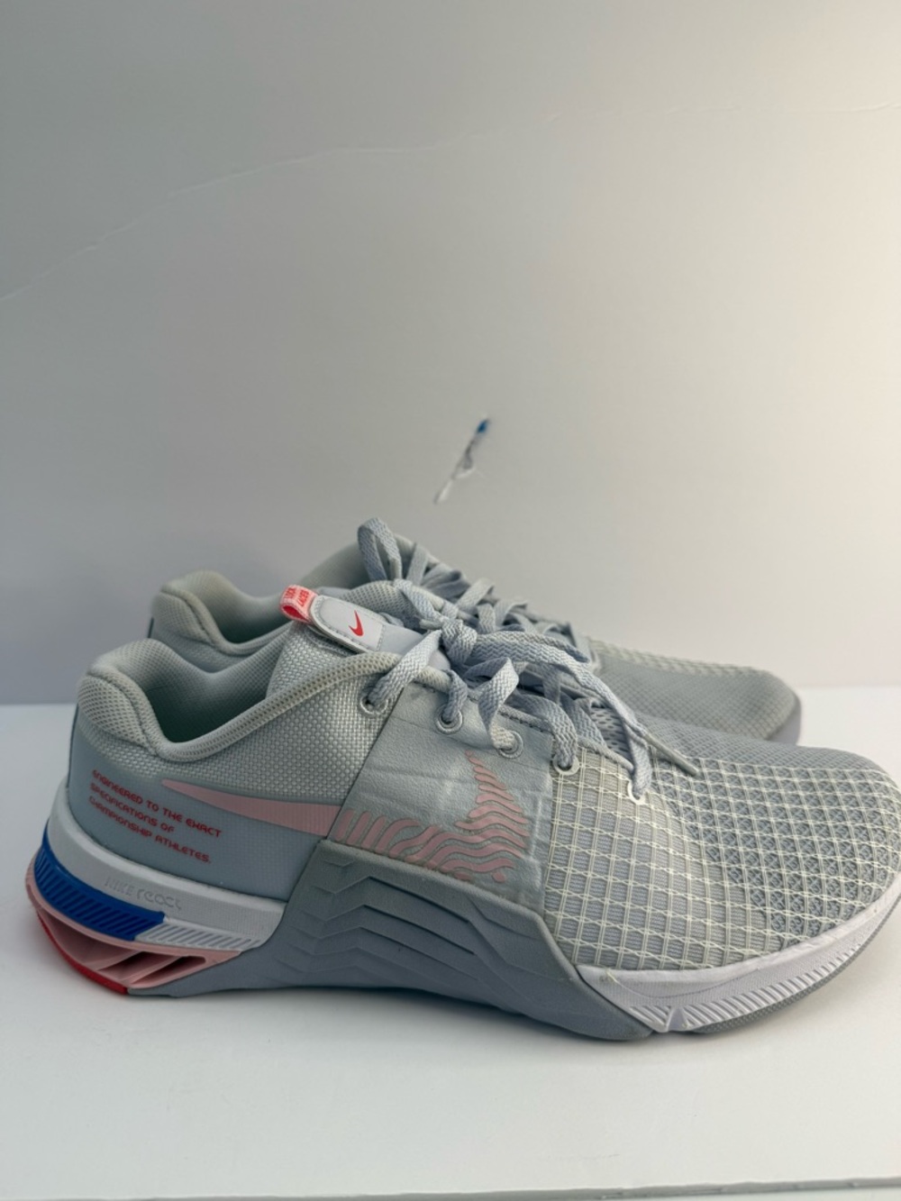 Women’s Nike Metcon 8 light grey blue pink shoes. D09327-005. - Picture 2 of 9